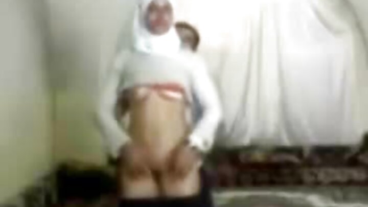 Хойд ээж нь хойд хүүдээ хэрхэн зөв секс хийхийг зааж байна