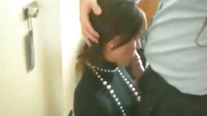 Асар том хар арьст эр халуухан янхныг өгзөг рүү нь бүдүүлэг сексдүүлдэг