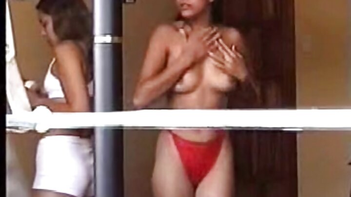 Хар үст Лола Роуз том өгзөгтэй залуутай чадварлагаар секс хийдэг