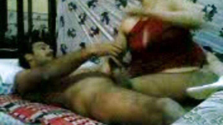 Шивээстэй Украин эмэгтэй найз залуудаа бэлэг эрхтнээ секс хийж байна