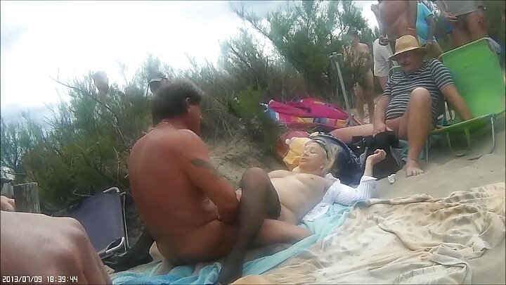 Эрэгтэй том тарган эмэгтэйтэй секс тоглоомоор сексдэж байна