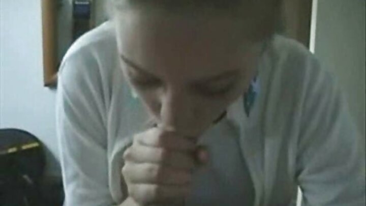 Нэг залуу хойд эгчтэйгээ секс хийж буй орос порно
