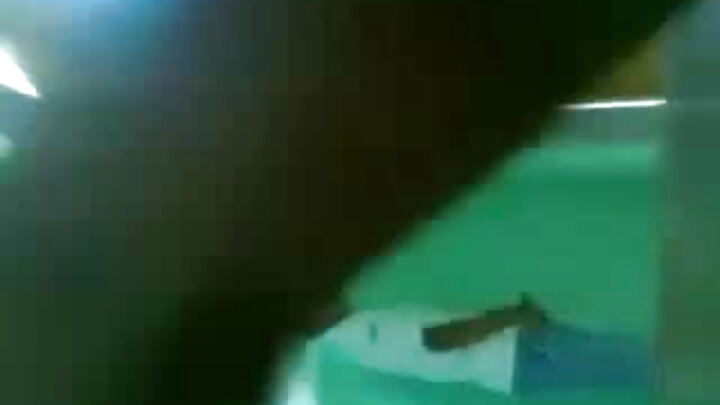 Эмч нар бие засах өрөөнд хоёр эрхтэнтэй охиныг секс хийж байна