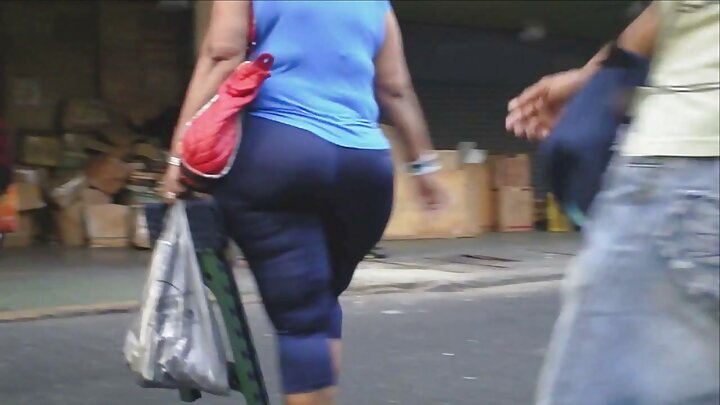 Нэгэн залуу орос найз охиноо эрхтэн дээр нь секс хийдэг порно